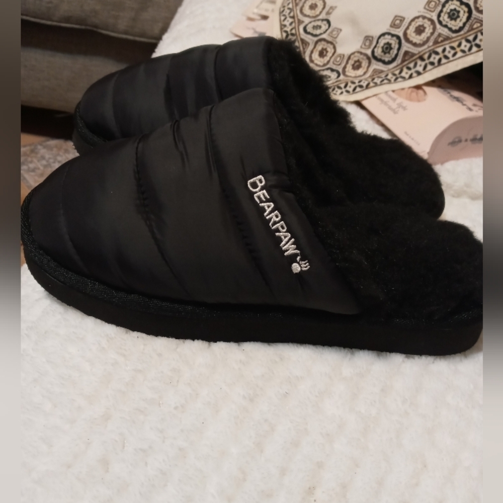 Bearpaw ariel Women's black Quilted Faux fur lined Slip on Slippers 5-6 NEW